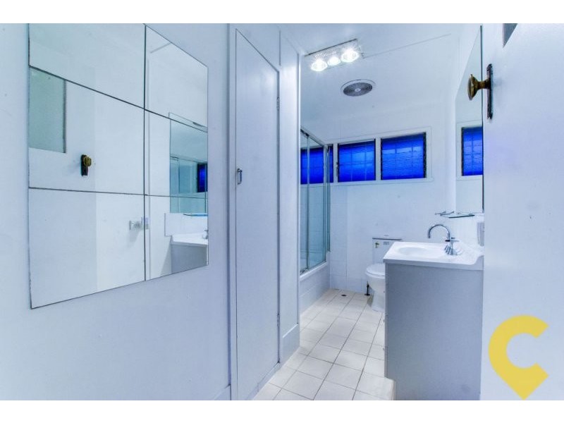 318 Kitchener Road, Stafford Heights QLD 4053