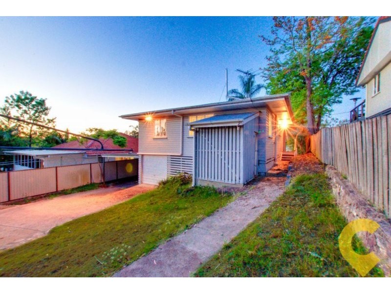 318 Kitchener Road, Stafford Heights QLD 4053