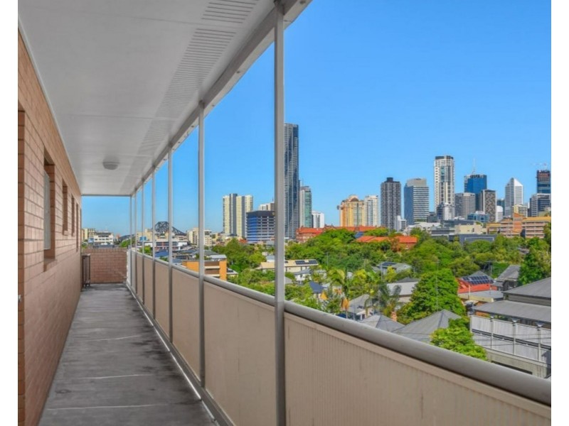 16/179 Kennigo Street, Spring Hill QLD 4000