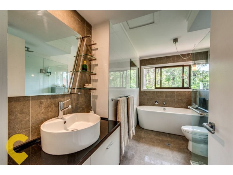 24 Amott Street, Stafford Heights QLD 4053