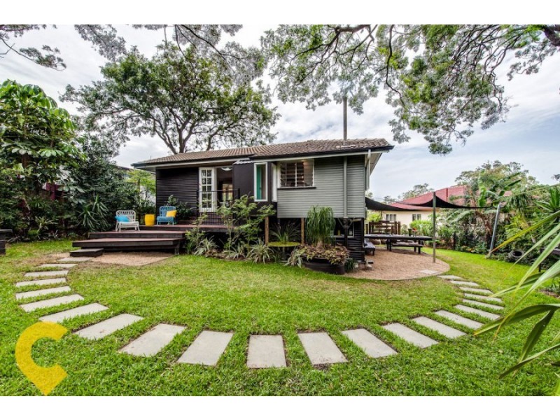 24 Amott Street, Stafford Heights QLD 4053