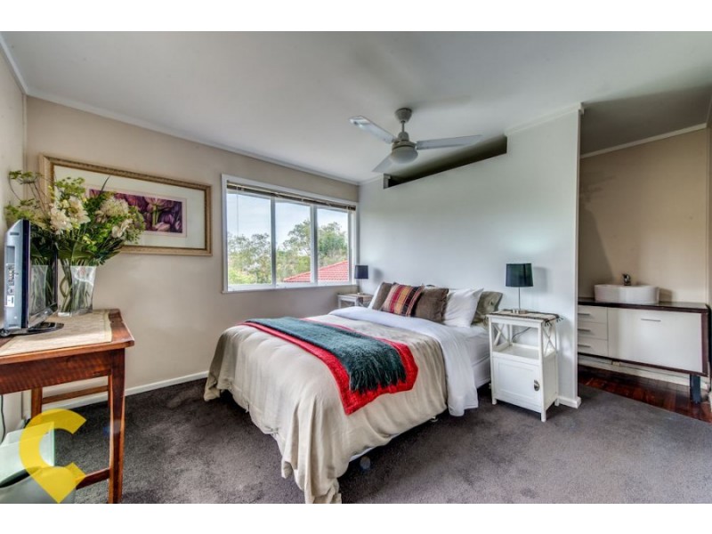 24 Amott Street, Stafford Heights QLD 4053