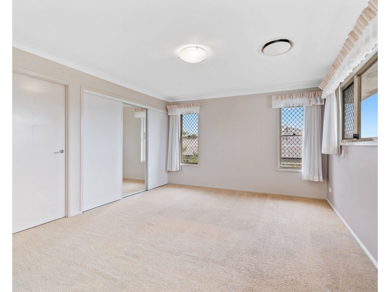 27 Yamba Street, Pacific Pines QLD 4211