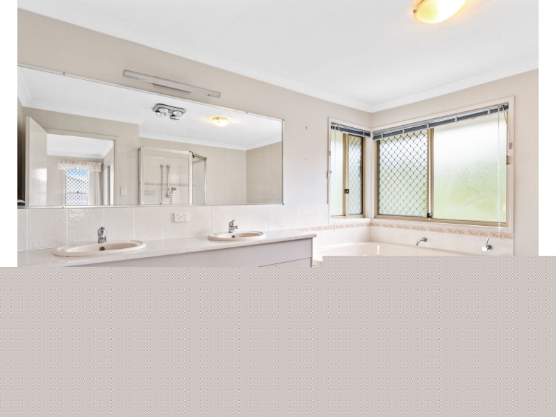 27 Yamba Street, Pacific Pines QLD 4211