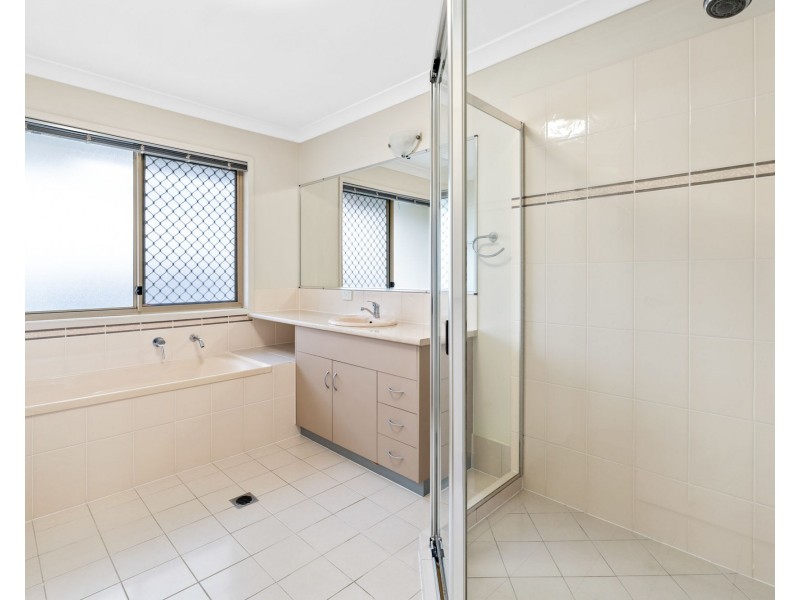 27 Yamba Street, Pacific Pines QLD 4211