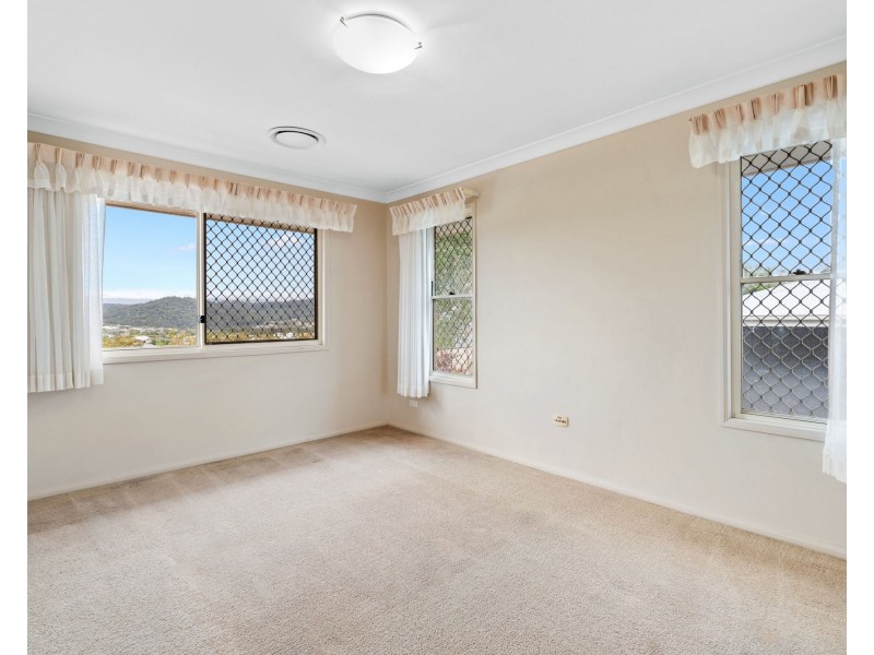 27 Yamba Street, Pacific Pines QLD 4211