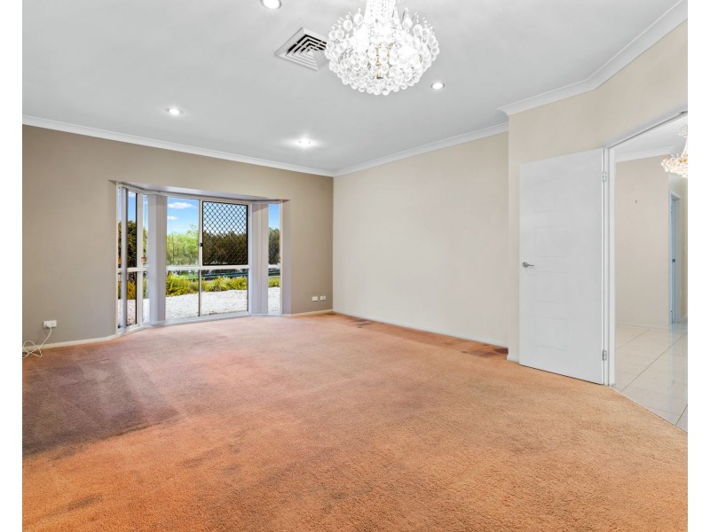 27 Yamba Street, Pacific Pines QLD 4211