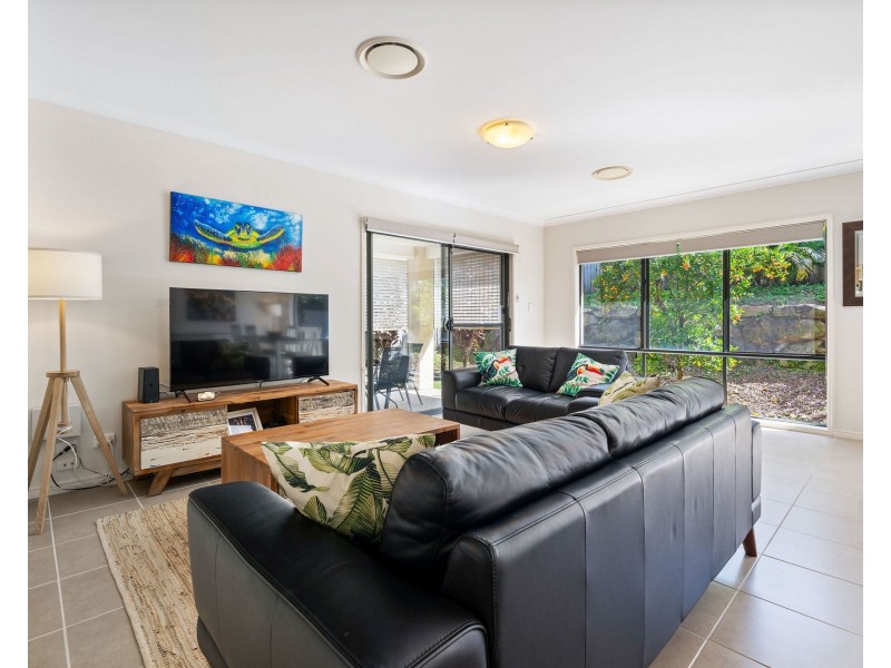 25 Barradeen Circuit, Pacific Pines QLD 4211