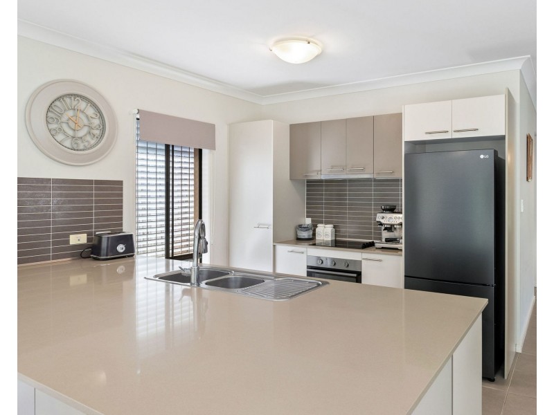 25 Barradeen Circuit, Pacific Pines QLD 4211