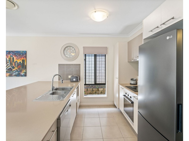 25 Barradeen Circuit, Pacific Pines QLD 4211