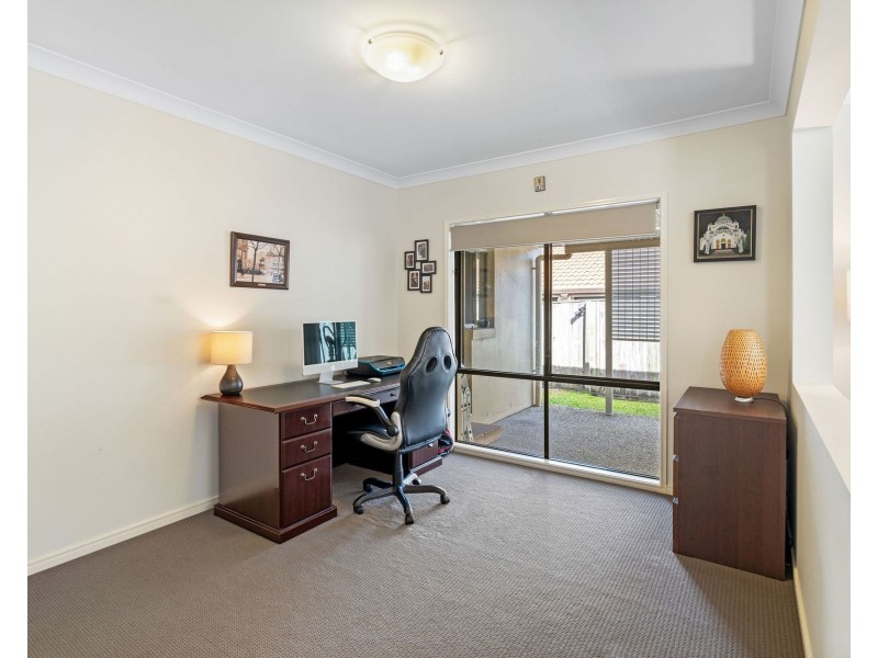 25 Barradeen Circuit, Pacific Pines QLD 4211