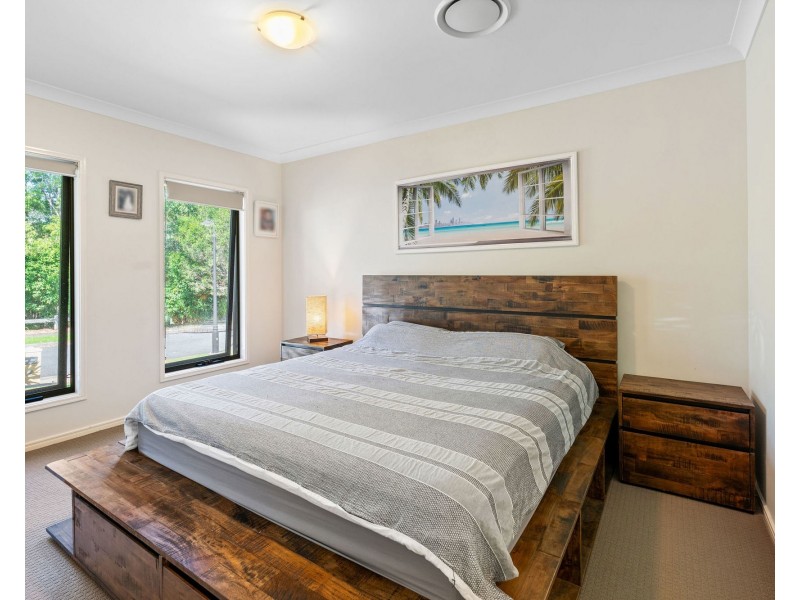 25 Barradeen Circuit, Pacific Pines QLD 4211