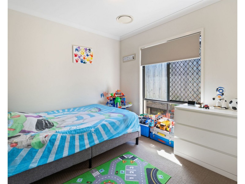 25 Barradeen Circuit, Pacific Pines QLD 4211