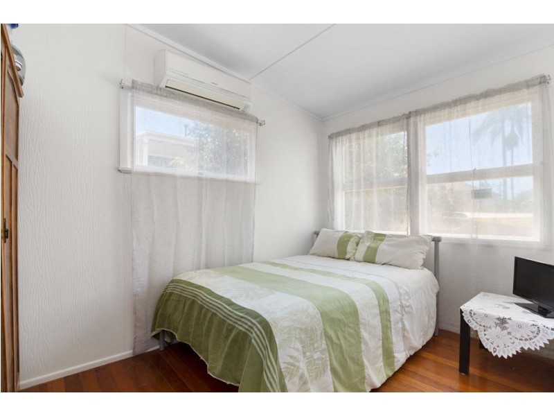 32 Neal Street, Brighton QLD 4017