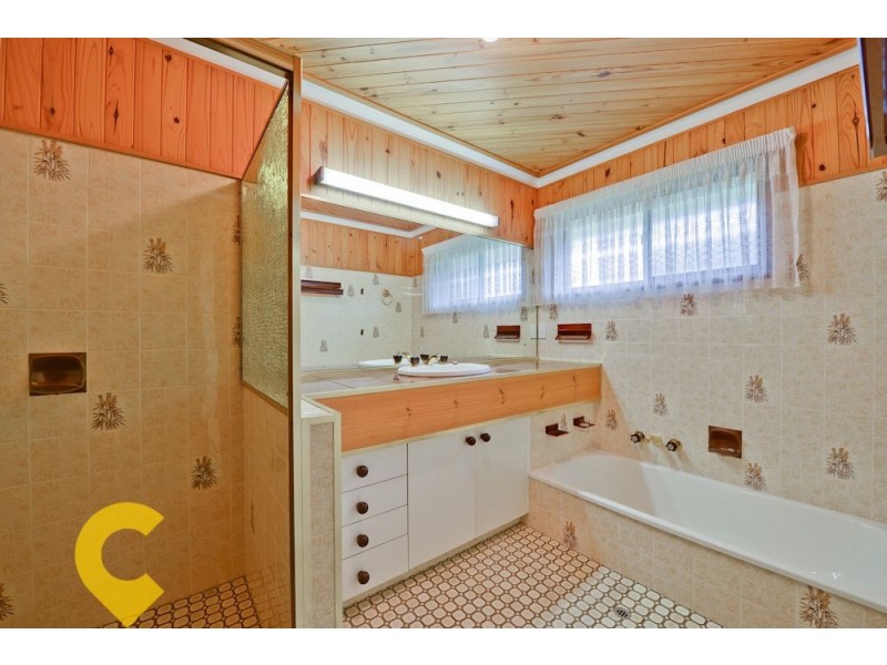 65 Bedivere Street, Carindale QLD 4152