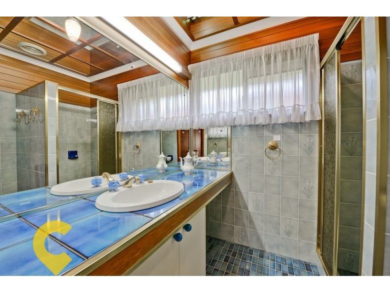 65 Bedivere Street, Carindale QLD 4152