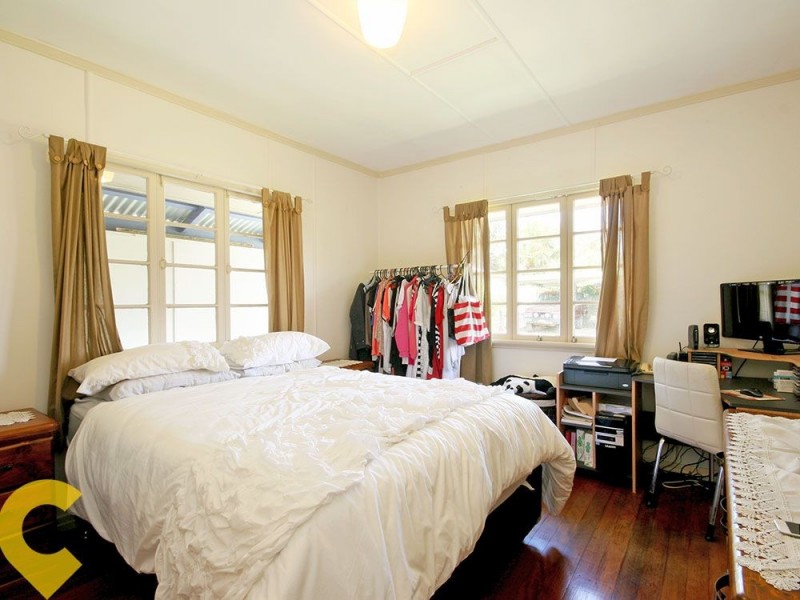 220 Hamilton Road, Wavell Heights QLD 4012