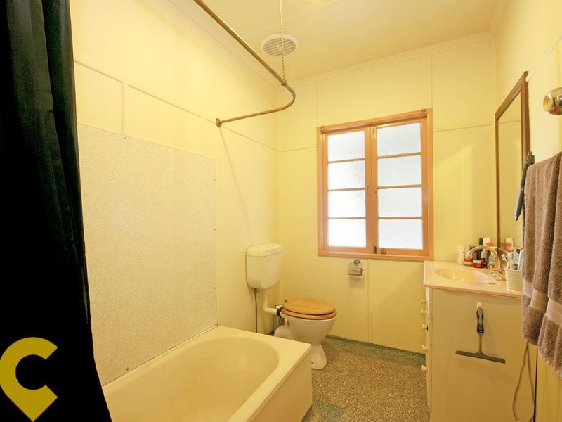 220 Hamilton Road, Wavell Heights QLD 4012