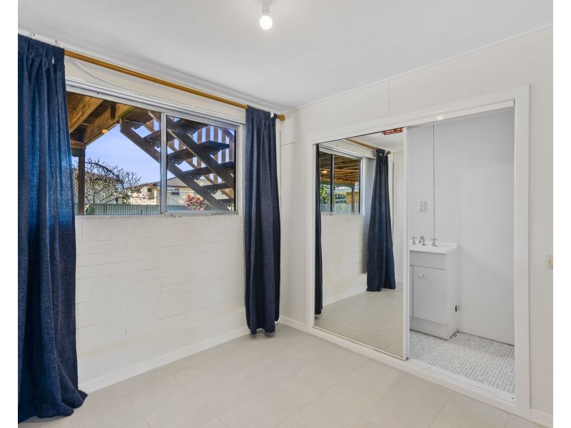 11 McGinn Road, Ferny Grove QLD 4055