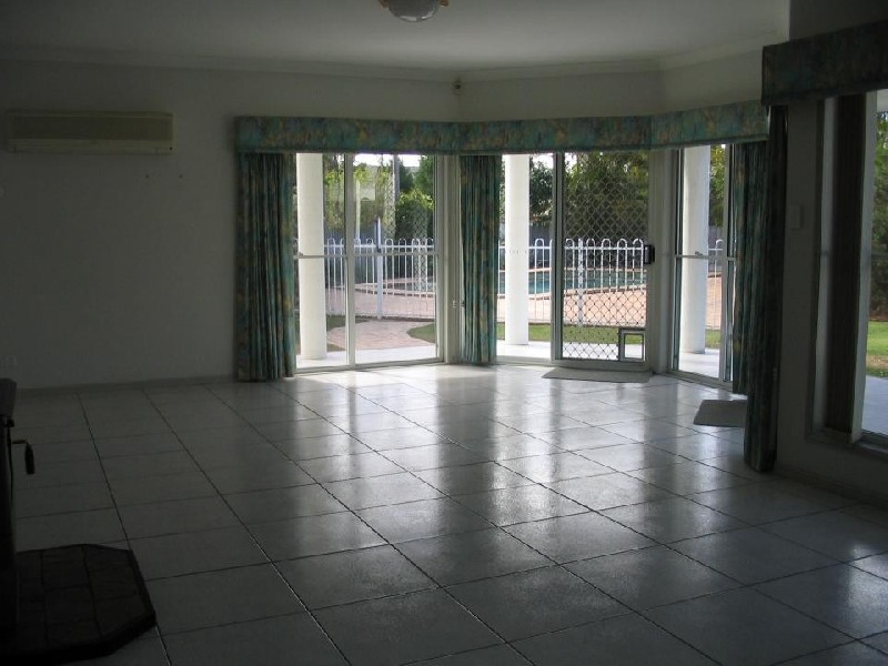 25 Saturn Crescent, Bridgeman Downs QLD 4035