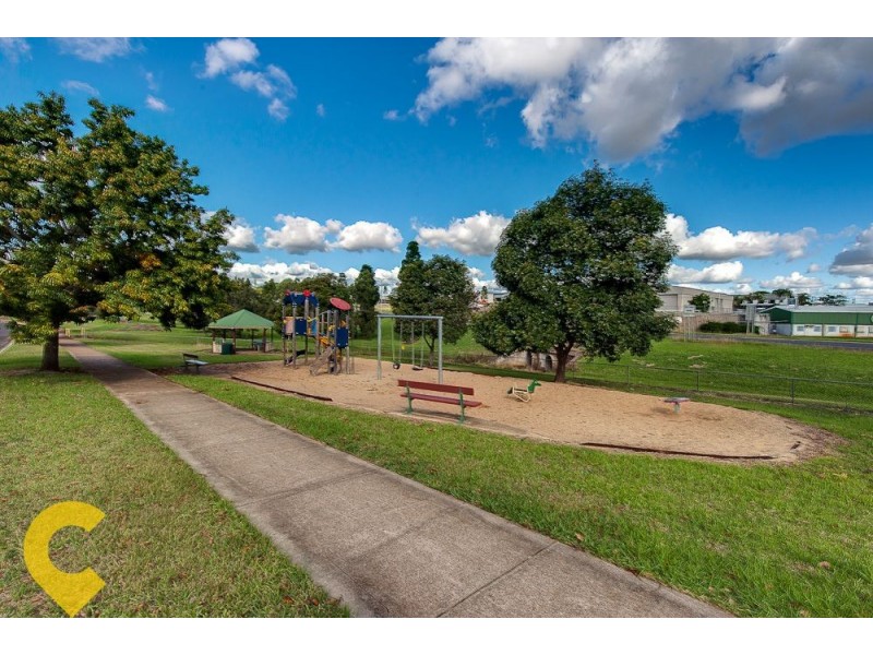 15 Armstrong Street, Wilsonton QLD 4350