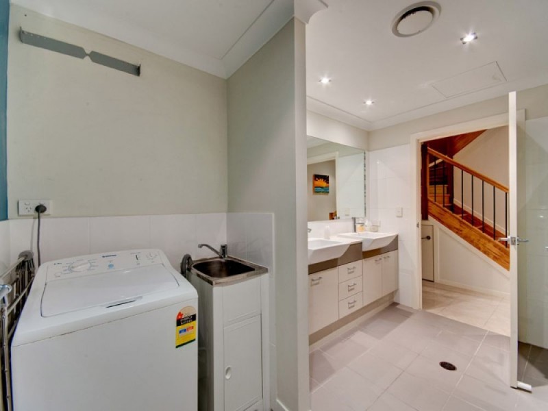 8/4 Kates Street, Morningside QLD 4170