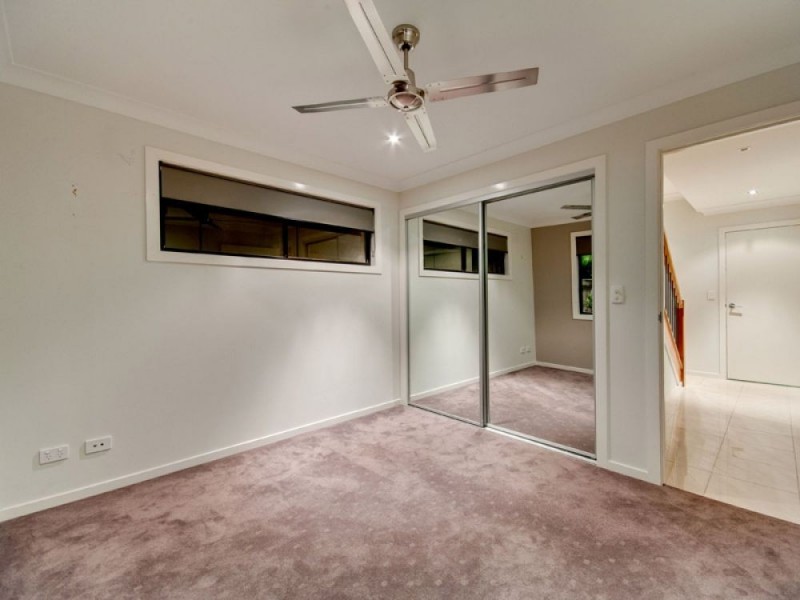 8/4 Kates Street, Morningside QLD 4170