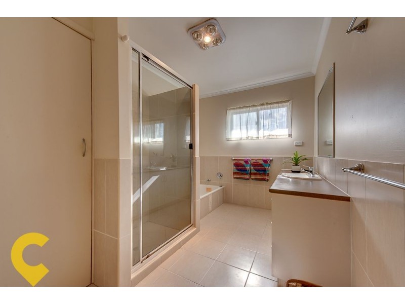 19 Mott Crescent, Rockville QLD 4350