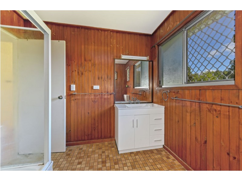 19 Berghofer Street, Rockville QLD 4350