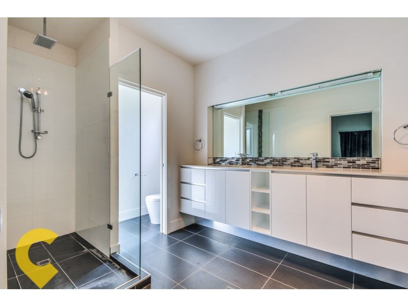 297 Hawthorne Road, Hawthorne QLD 4171