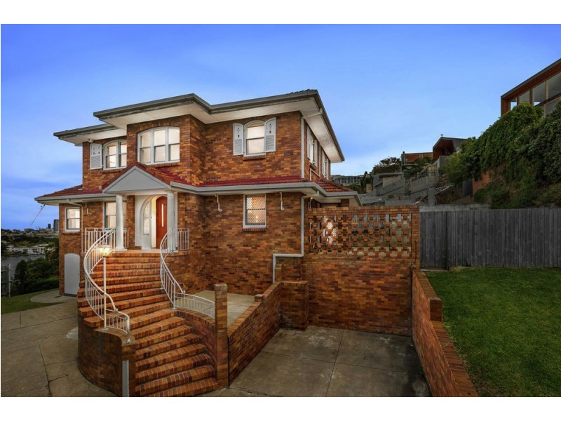 15 Quarry Street, Hamilton QLD 4007