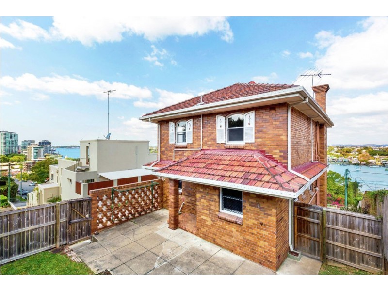 15 Quarry Street, Hamilton QLD 4007