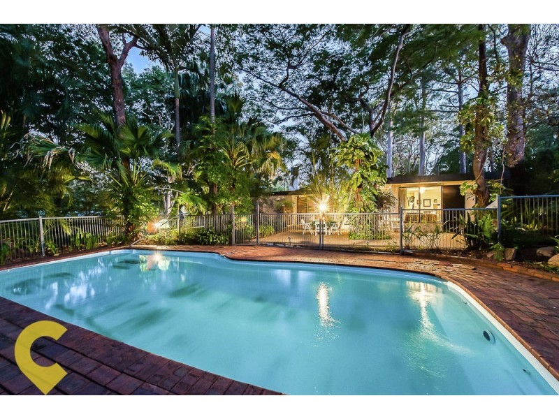 18 Amott Street, Stafford Heights QLD 4053