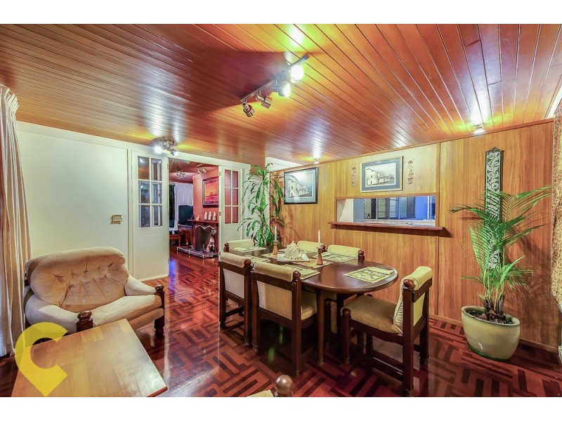 18 Amott Street, Stafford Heights QLD 4053