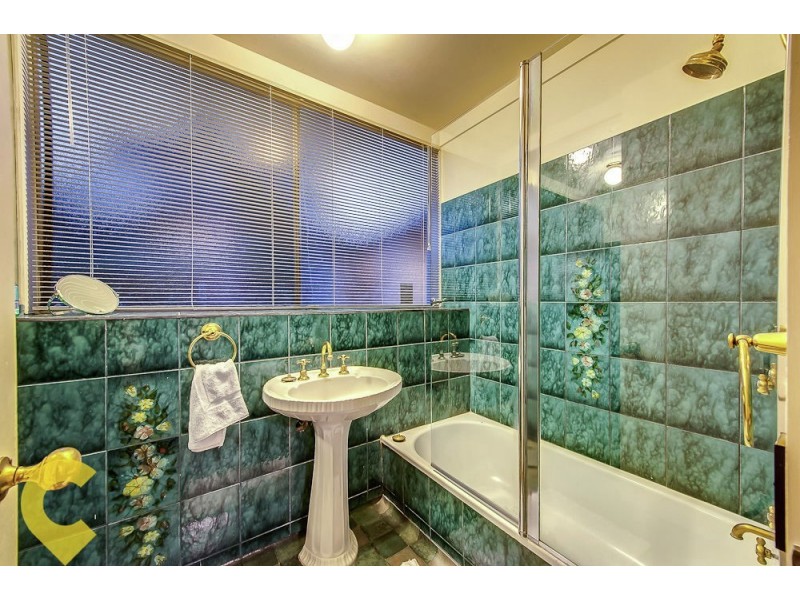 18 Amott Street, Stafford Heights QLD 4053