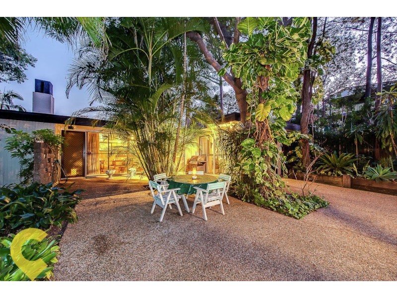 18 Amott Street, Stafford Heights QLD 4053