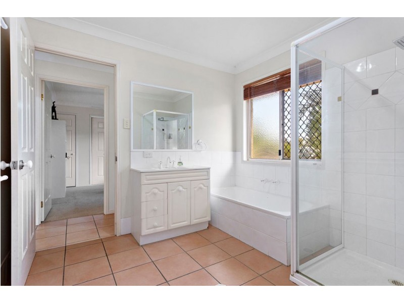 4 Meilland Court, Eatons Hill QLD 4037