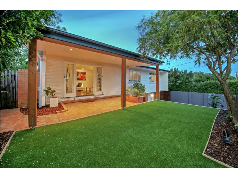 15 Coleridge Street, Stafford Heights QLD 4053