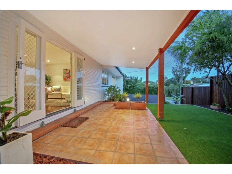 15 Coleridge Street, Stafford Heights QLD 4053