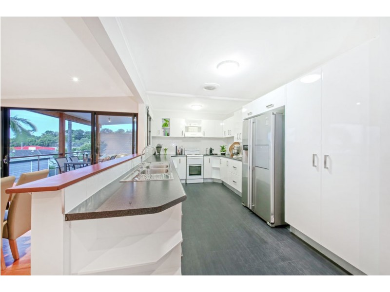 15 Coleridge Street, Stafford Heights QLD 4053