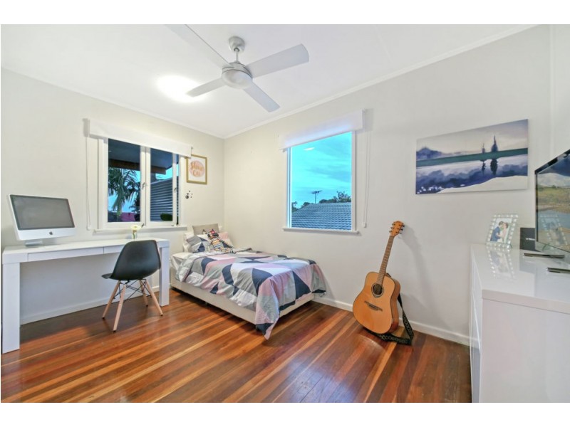 15 Coleridge Street, Stafford Heights QLD 4053