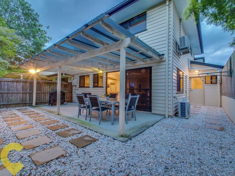 2/9 Curwen Terrace, Chermside QLD 4032