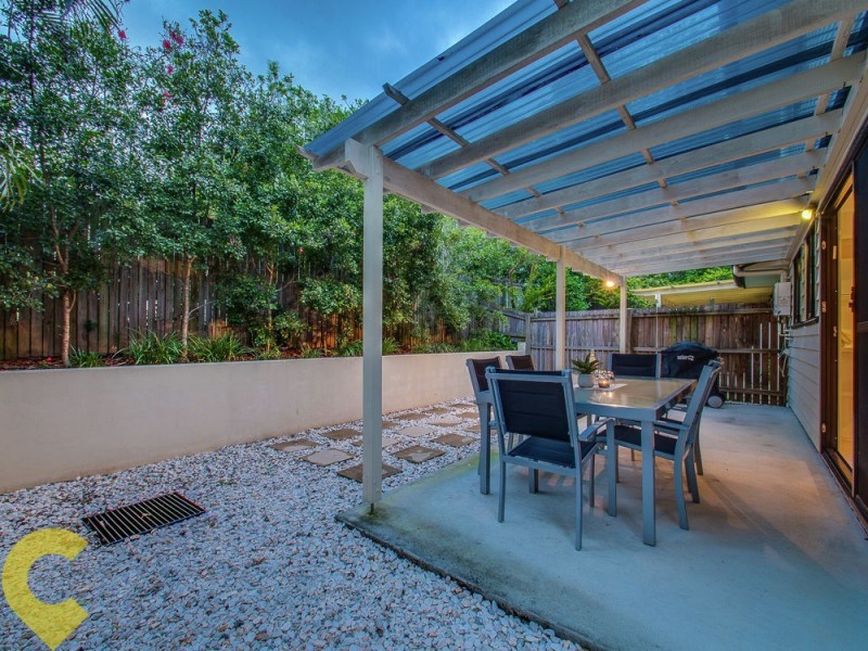 2/9 Curwen Terrace, Chermside QLD 4032