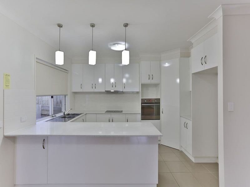 2/1 Barry Street, Mount Lofty QLD 4350