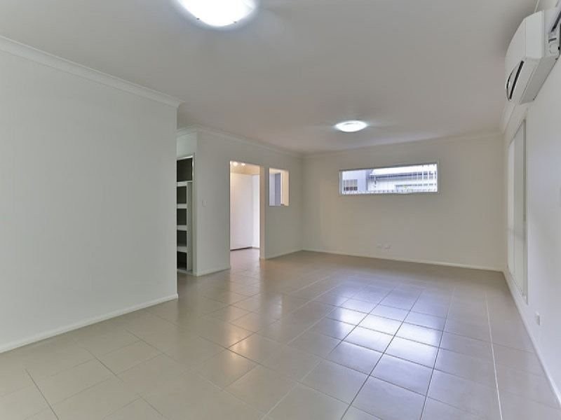 2/1 Barry Street, Mount Lofty QLD 4350