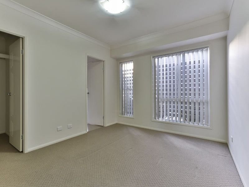 2/1 Barry Street, Mount Lofty QLD 4350