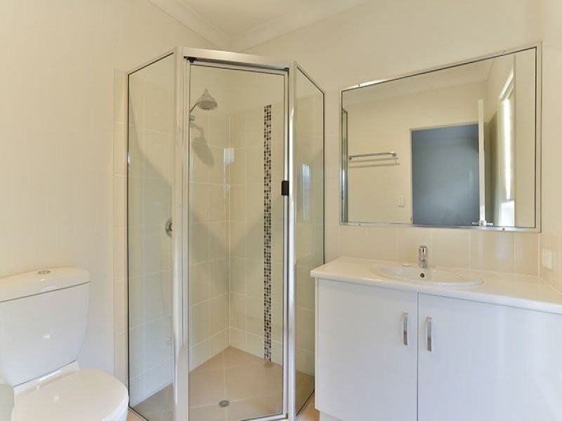 2/1 Barry Street, Mount Lofty QLD 4350