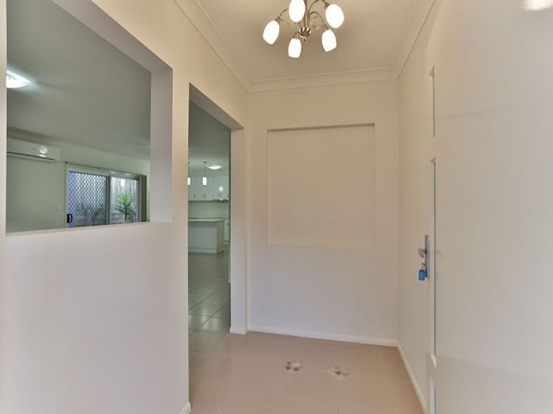 2/1 Barry Street, Mount Lofty QLD 4350