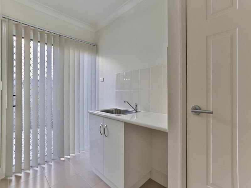 2/1 Barry Street, Mount Lofty QLD 4350