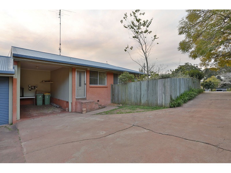 1/10 Spies Court, Mount Lofty QLD 4350